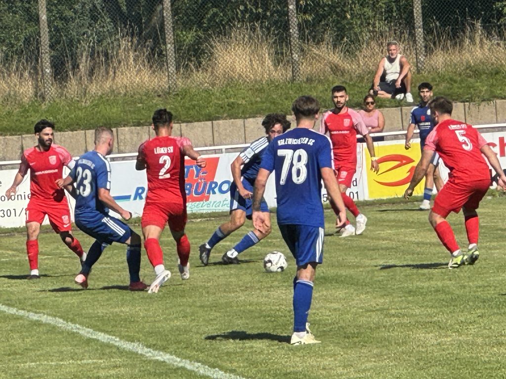 Jeder Ball wird hart umkämpft.