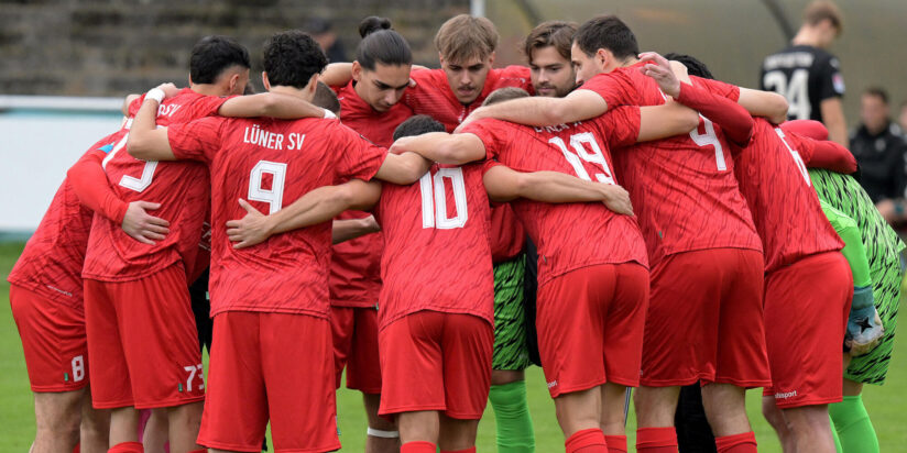 Hier schwört man sich ein. Das allein garantiert noch kein gutes Spiel. (Goldstein)